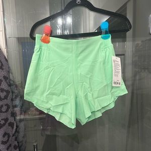 Lulu lemon NWT Hotty Hot HR Short 4” special edition lime green size 6